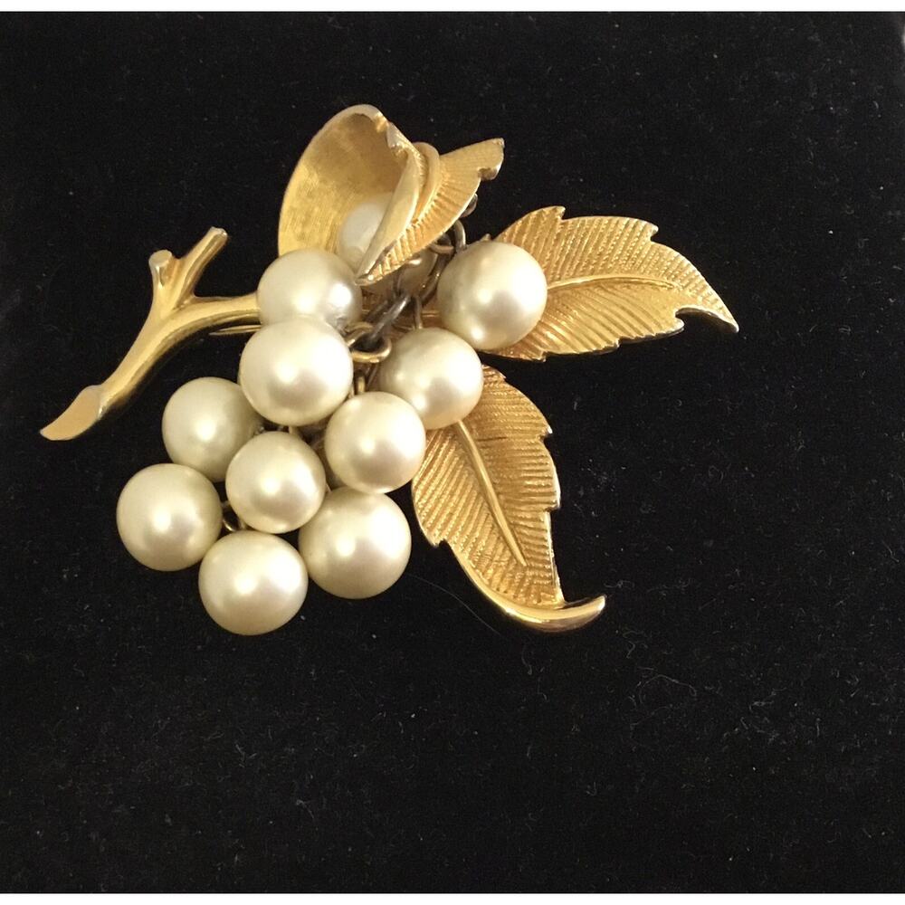 1960s Marcel Boucher Faux Pearl Grape Cluster Goldtone Brooch/Pin Signed